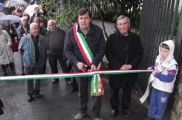 Alla testa della più ardita gioventù di Affile, il sindaco Ercole Viri inaugura il mausoleo.