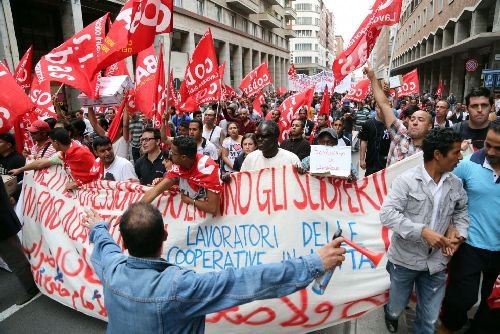 Facchini in corteo a Bologna