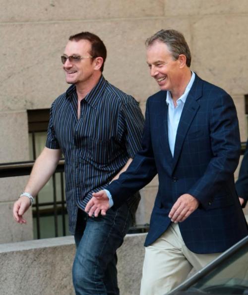 Uomini di pace. Bono e Tony Blair nel 2008.