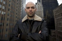 Roberto Saviano in posa per un servizio di Vanity Fair, 2012.