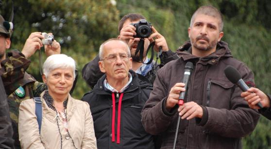 Il capoccia di Casapau Simone Di Stefano. Curiosità: suo padre è "l'ingegnere" (le virgolette qui sono d'obbligo) di cui ci siamo occupati nell'inchiesta sui due marò. Clicca sulla foto per approfondire... anzi, sprofondare.