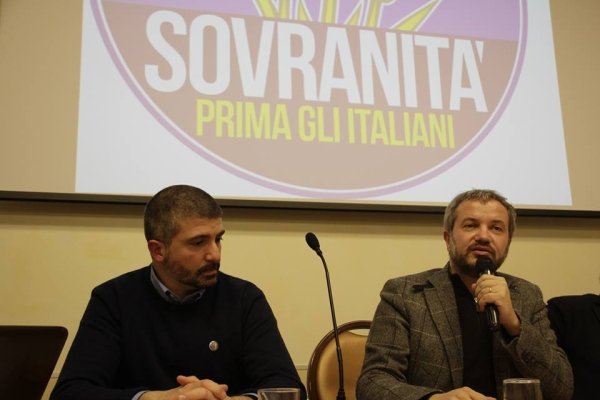 Simone Di Stefano e l'economista no-euro Claudio Borghi, responsabile delle politiche economiche della Lega di Salvini e candidato governatore alle elezioni regionali in Toscana. 