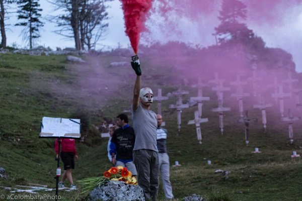 Alberto Peruffo in «The Burning Cemetery». Foto di Alessandro Colombara.