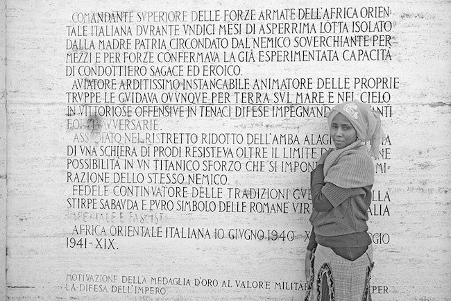 Roma, 29 novembre 2013. Safia Omar Mamoud , Safia Omar Mamoud migrante somala, fotografata sul Ponte Amedeo D'Aosta a Roma. Fotografia di Rino Bianchi.