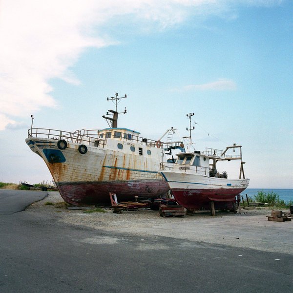 Barche in riparazione sulla costa di Cariati (CS).