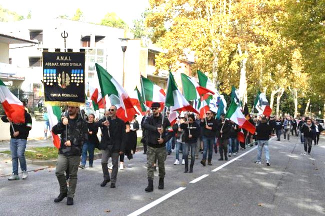 Disincanto poco, fascisti molti.