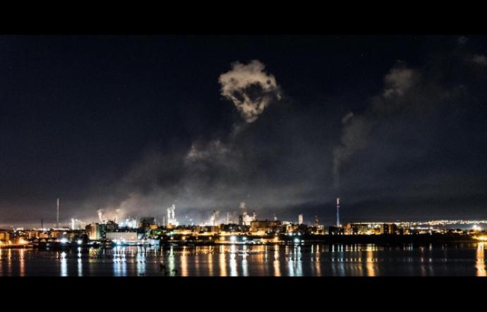 Teschio di fumo a Taranto