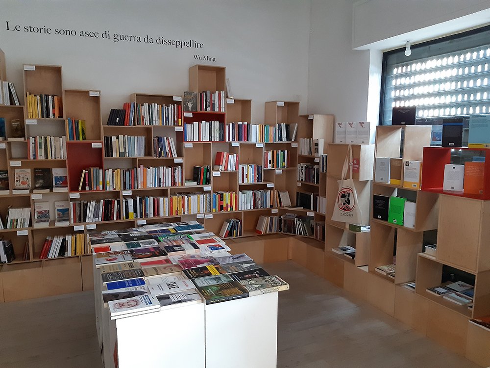 Partecipiamo al crowdfunding per la libreria e casa editrice Alegre, dopo il grave furto subito la notte tra il 10 e l'11 settembre scorsi.