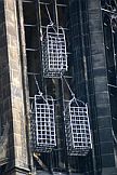 Le gabbie appese al campanile di San Lamberto